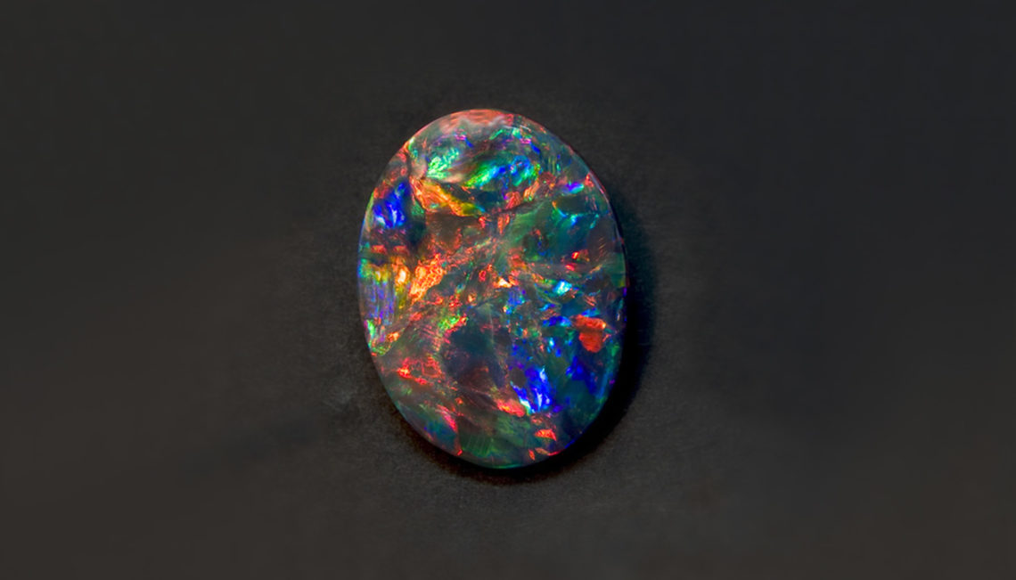 Tại sao đá Opal đen lại đắt giá? | Robb Report Vietnam