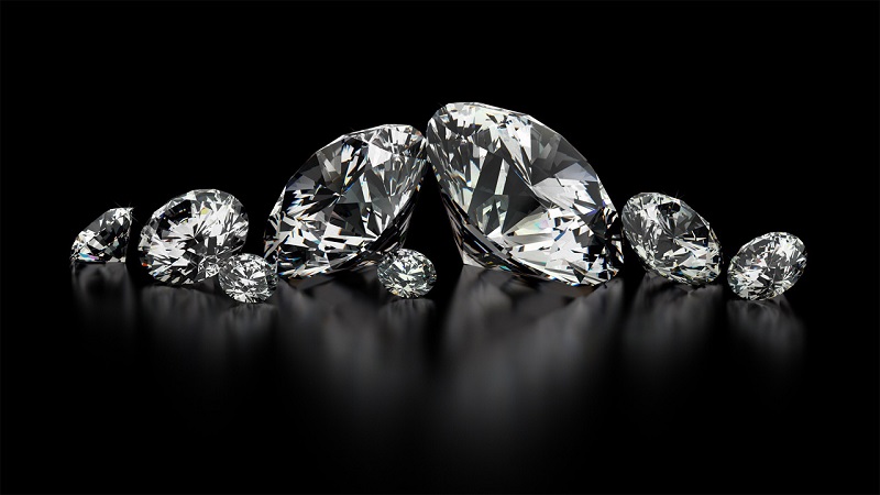 Vì sao trang sức kim cương bị mờ?