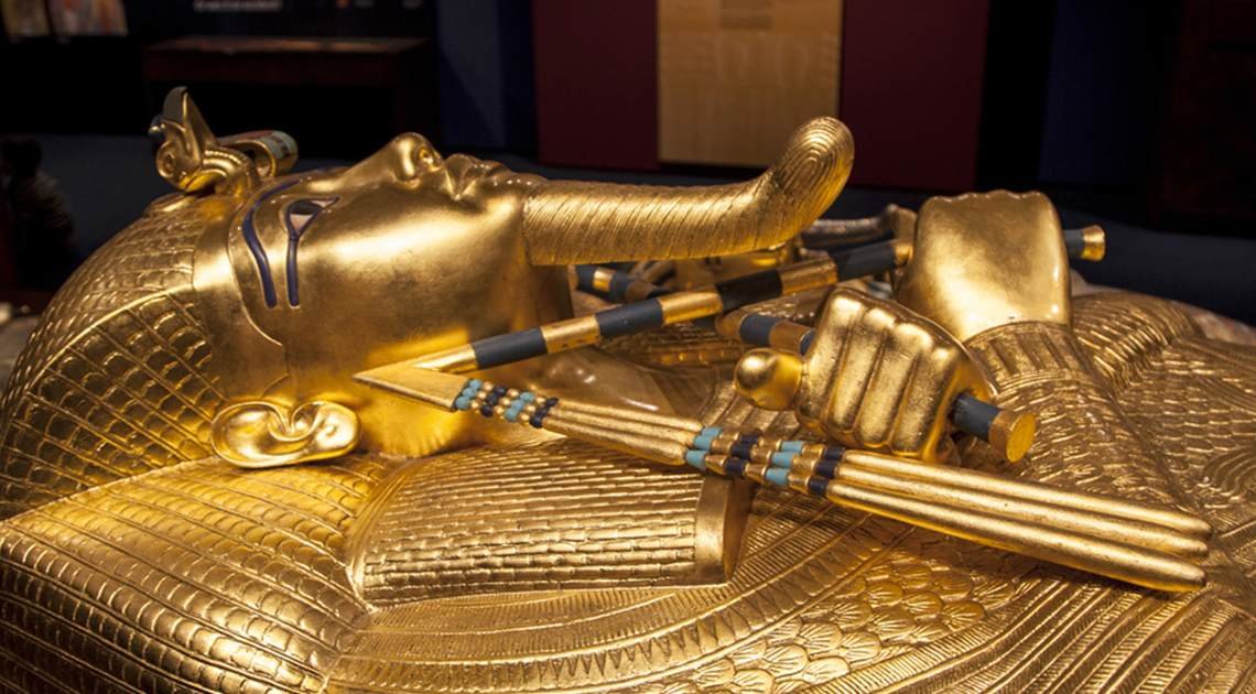 Clip: Cận cảnh cỗ quan tài bằng vàng của pharaoh Tutankhamun