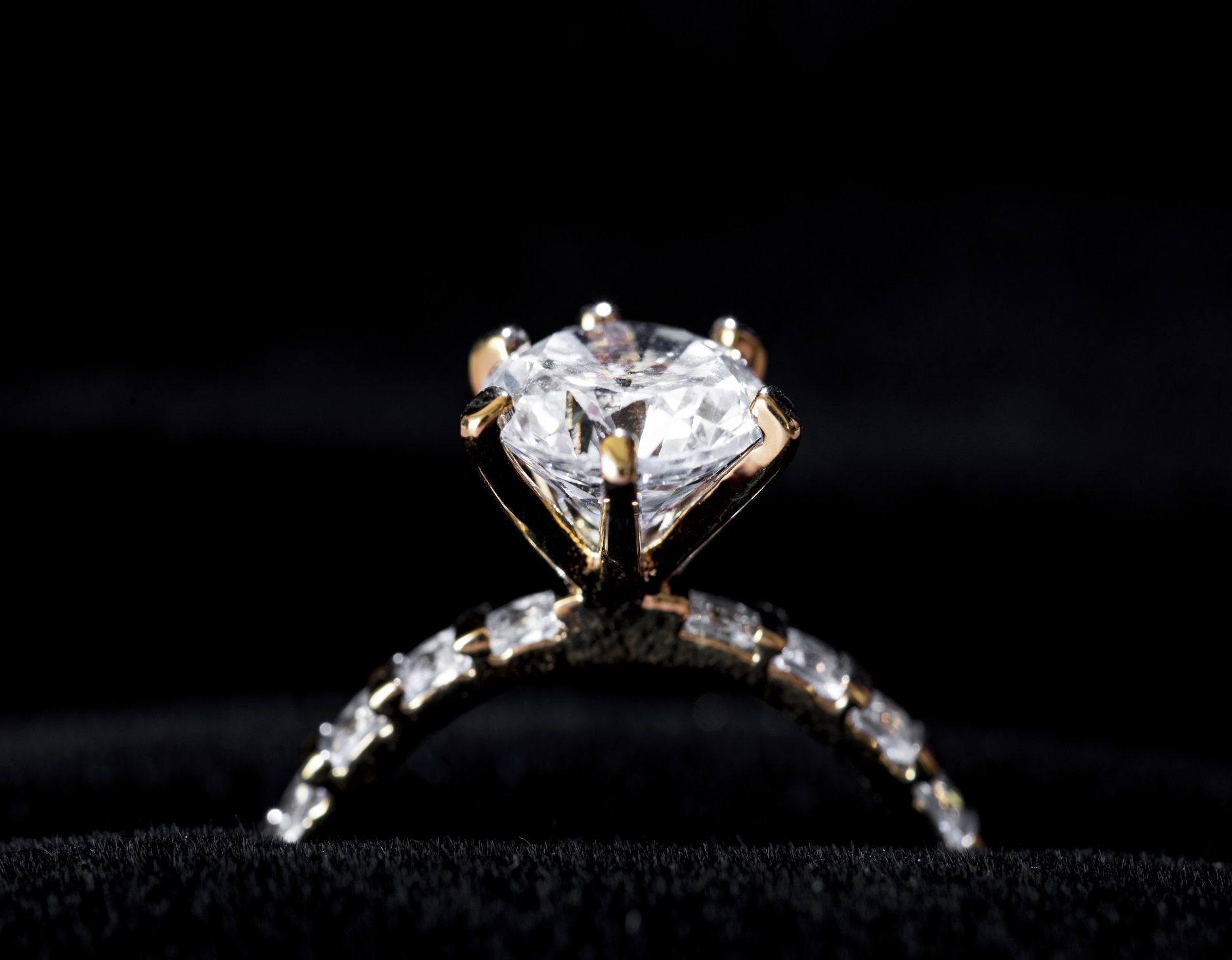 Ý nghĩa phong thủy của nhẫn kim cương
