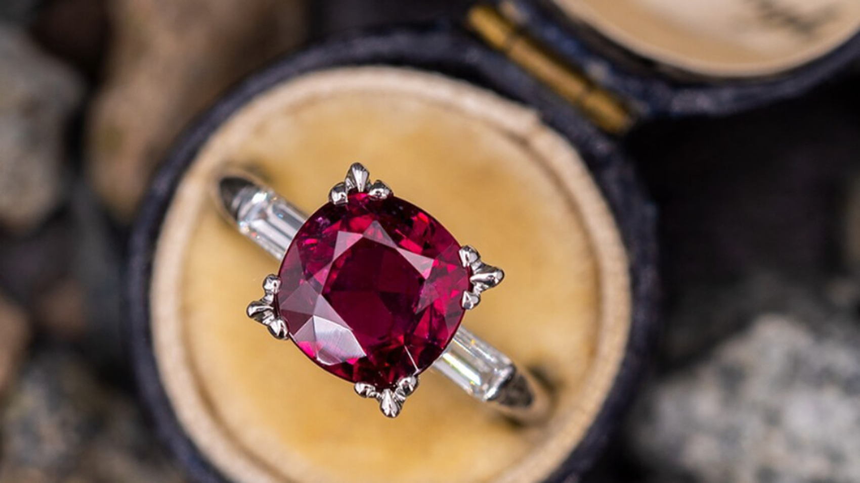 Tư vấn chọn mua nhẫn nam Ruby Tahigems